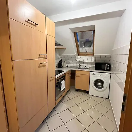 Апартаменты Cozy, Large Apartment, Centrally Located
